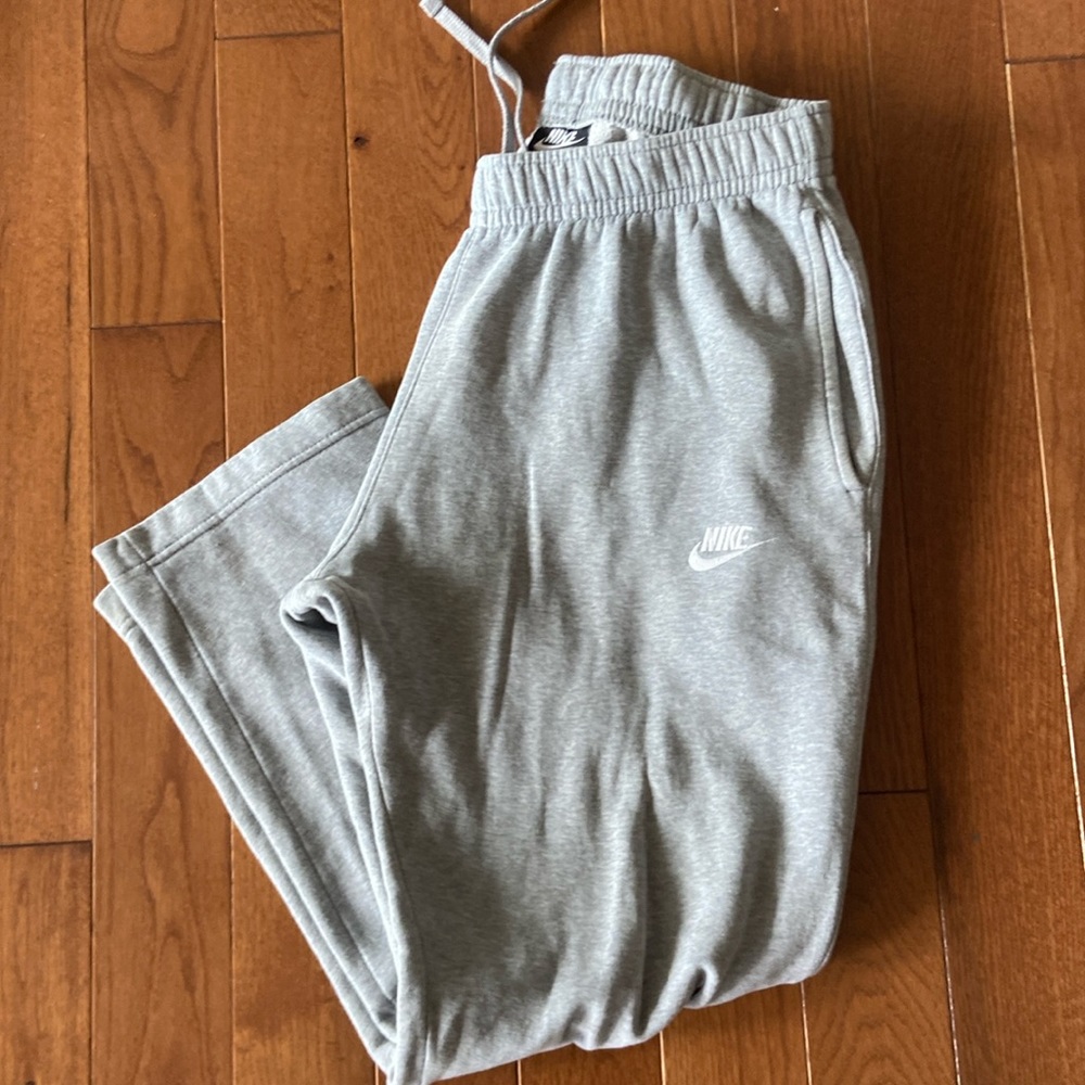 Nike fleece sweatpants size Medium